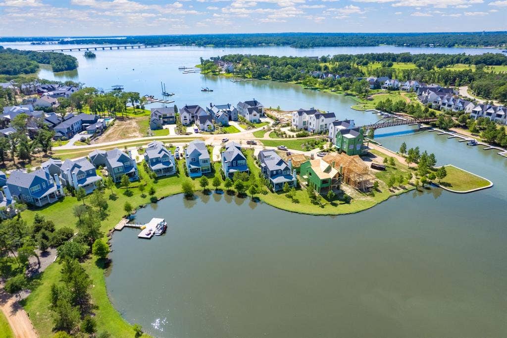 12121 Lighthouse Lane W, Malakoff, TX 75148 Aerial view of residential area featuring a large body of water