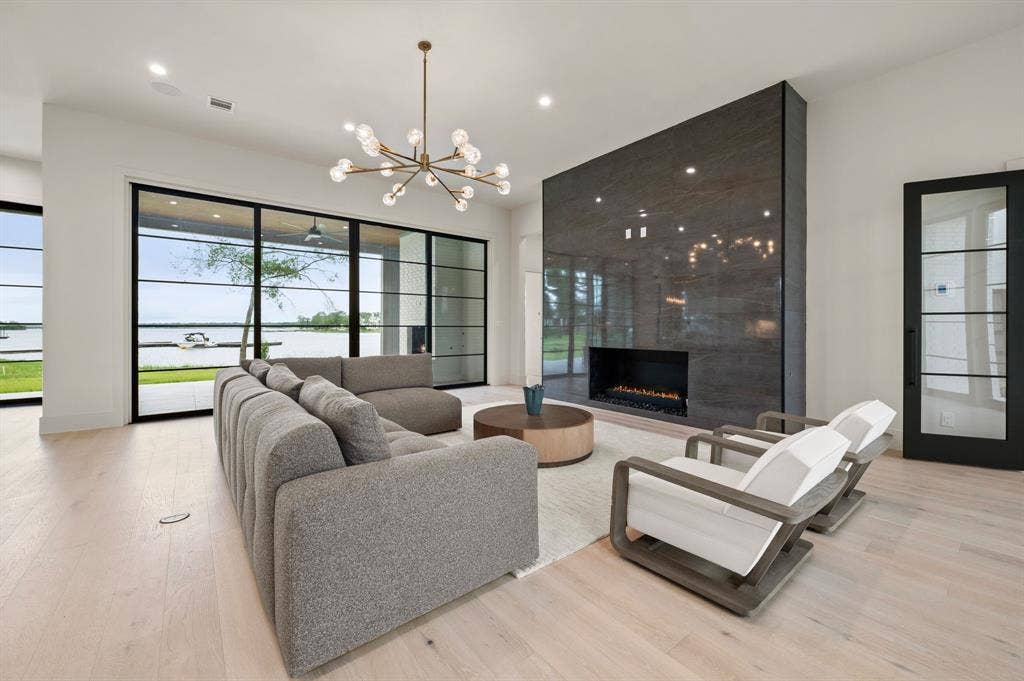 12121 Lighthouse Lane W, Malakoff, TX 75148 Living area featuring a chandelier, light wood-style flooring, a fireplace, and recessed lighting