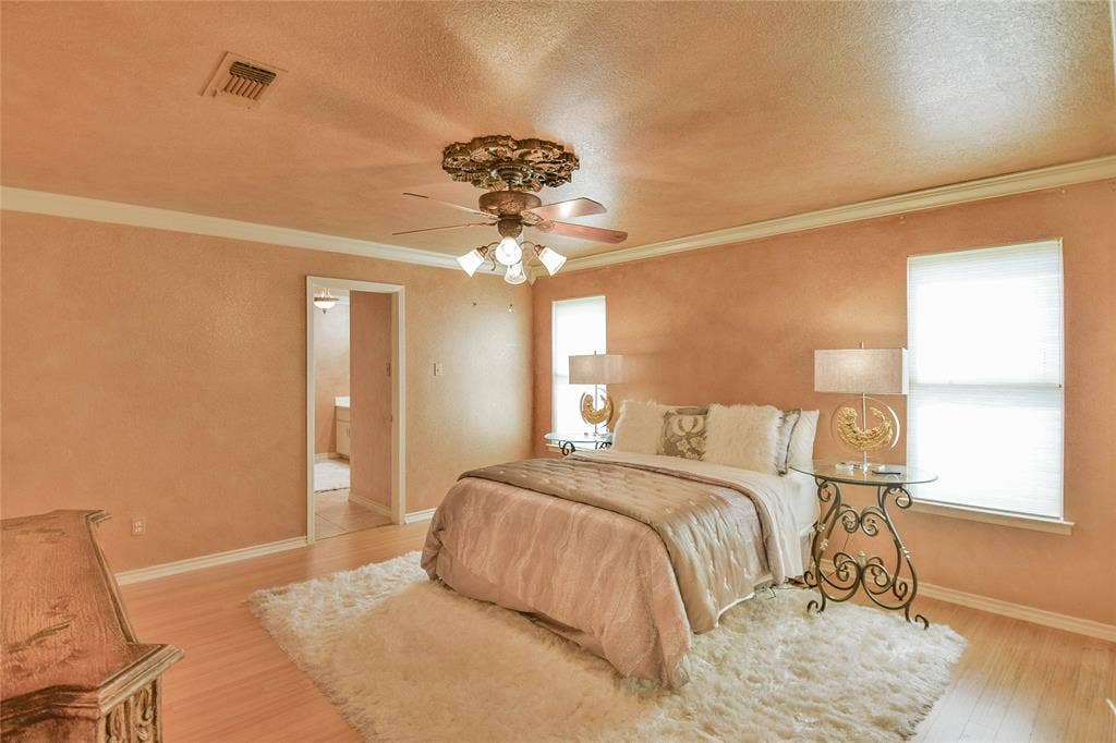 4009 Scenic Way, Granbury, TX 76049 Bedroom featuring wood finished floors, a textured ceiling, ornamental molding, baseboards, and a ceiling fan