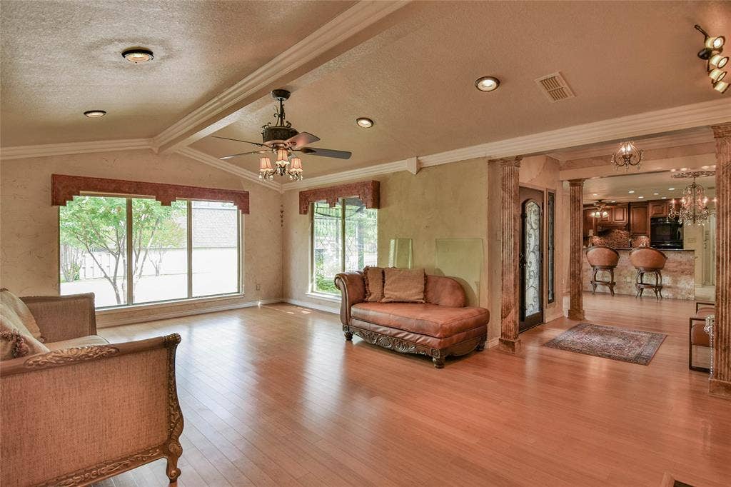 4009 Scenic Way, Granbury, TX 76049 Living room with a ceiling fan, light wood-type flooring, a textured ceiling, ornamental molding, and baseboards