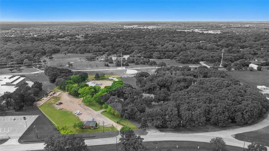 Property photo for 610 W Simonds Road, Seagoville, TX