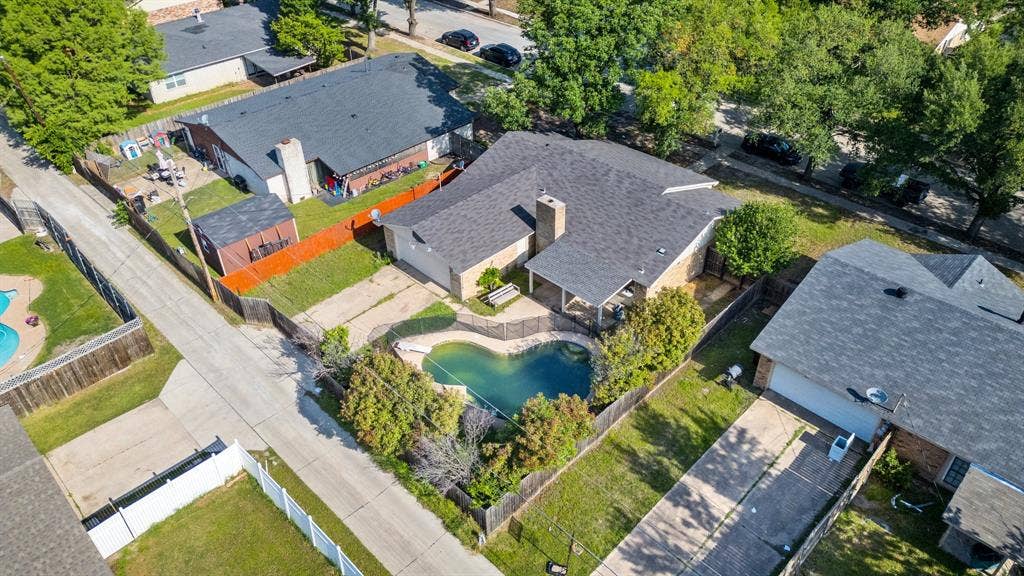 745 Oakland Street, Grand Prairie, TX 75052 Aerial view of a pool