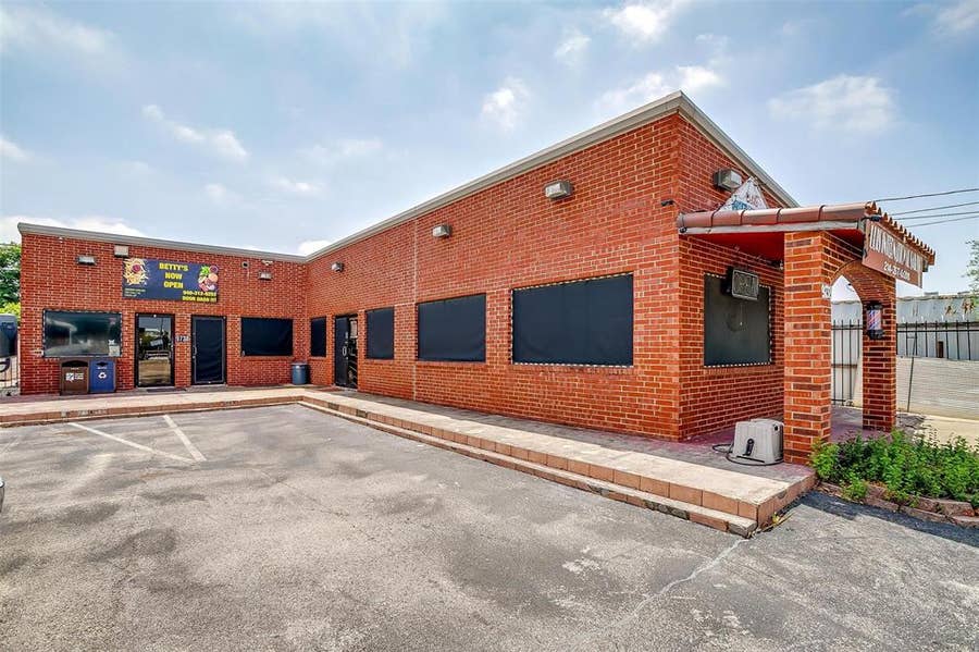 Property photo for 9738 Brockbank Drive, Dallas, TX