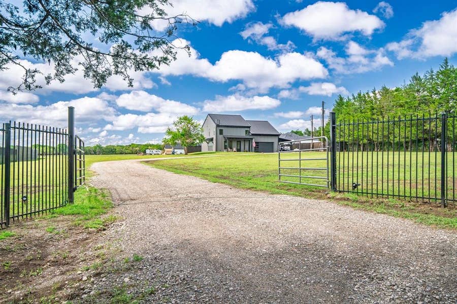 Property photo for 4949 County Road 2208, Greenville, TX