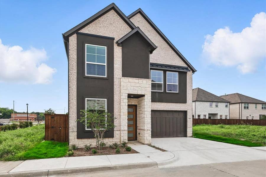 Property photo for 911 Banyan Tree Lane, Richardson, TX