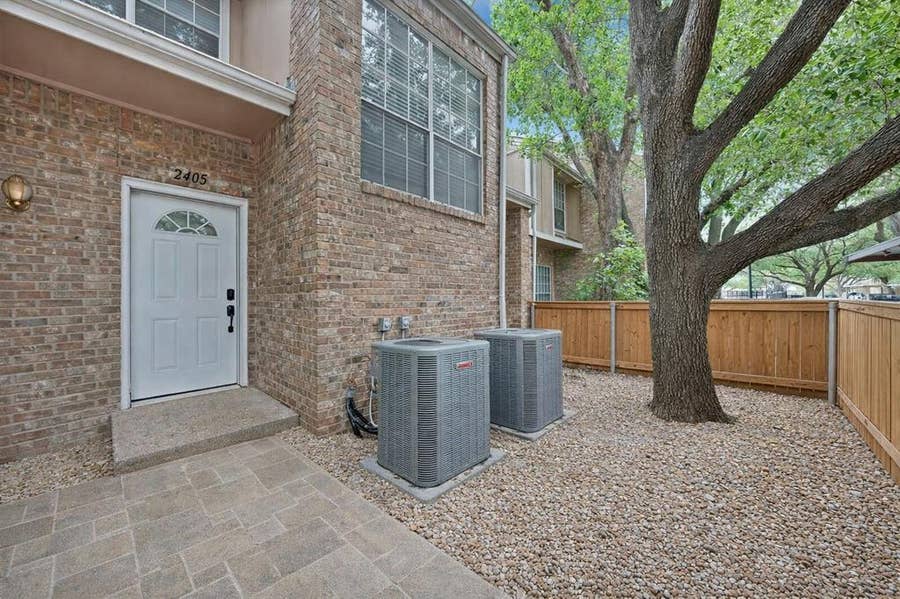 Property photo for 2405 Northlake Court, Irving, TX