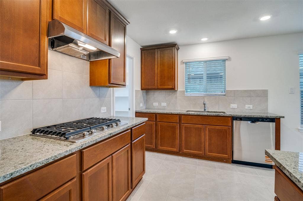 4046 Bedford Drive, Crandall, TX 75114