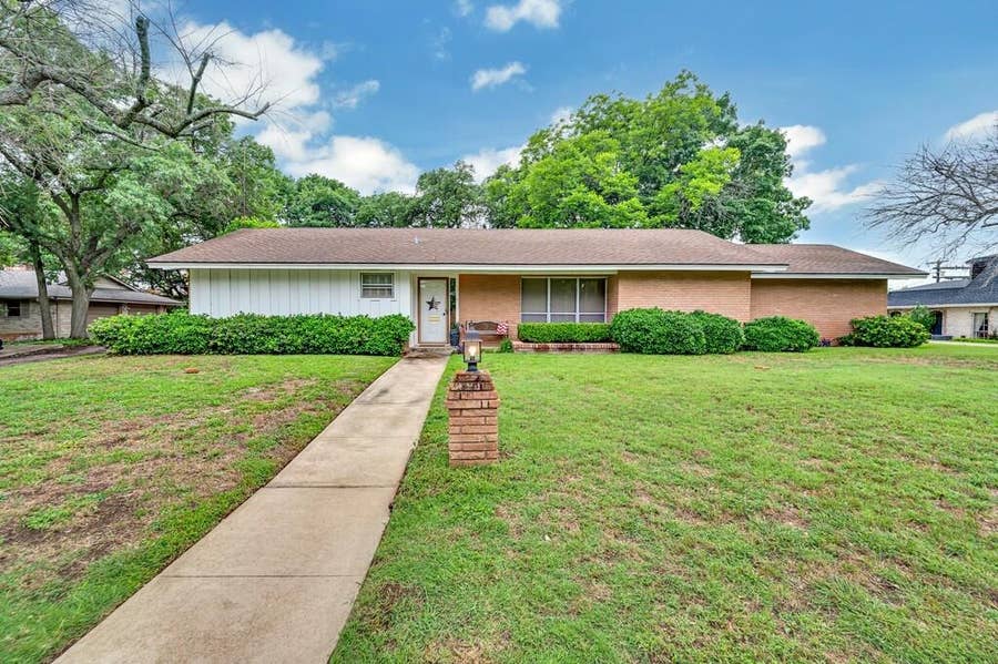 Property photo for 2832 Wooded Acres Drive, Waco, TX