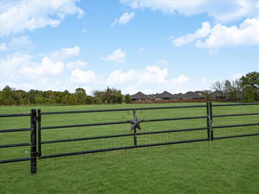 Property photo for 7911 US Bus Hwy 287 Highway, Arlington, TX