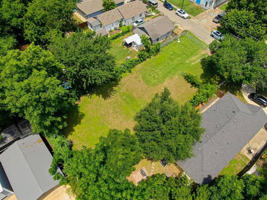 Property photo for 216 W Jerden Lane, Dallas, TX