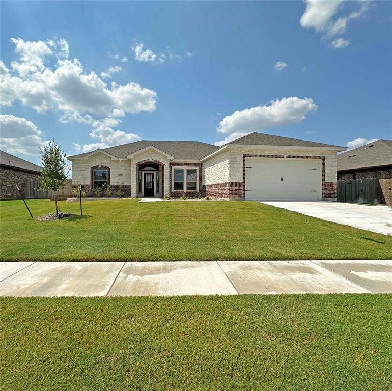 Property photo for 402 Juniper Drive, Troy, TX