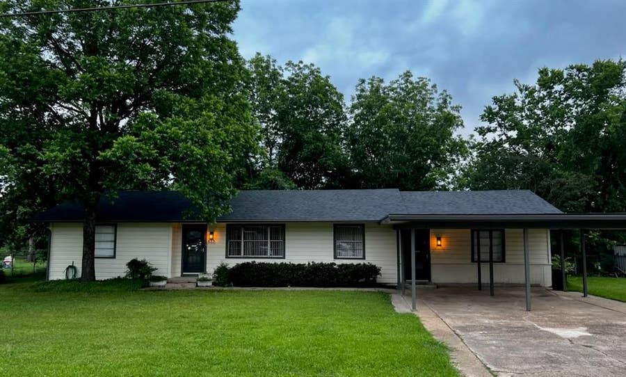 Property photo for 522 E Kempner Street, Mabank, TX