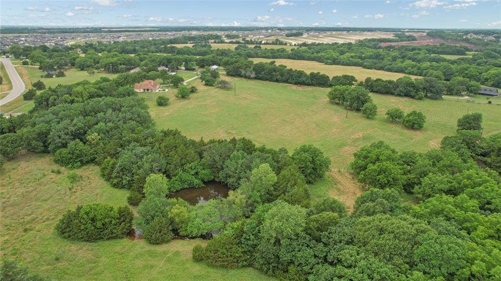 4196 County Road 1001, McKinney, TX 75071 Overview of rural landscape