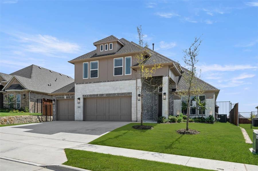 Property photo for 10012 La Frontera Drive, Fort Worth, TX