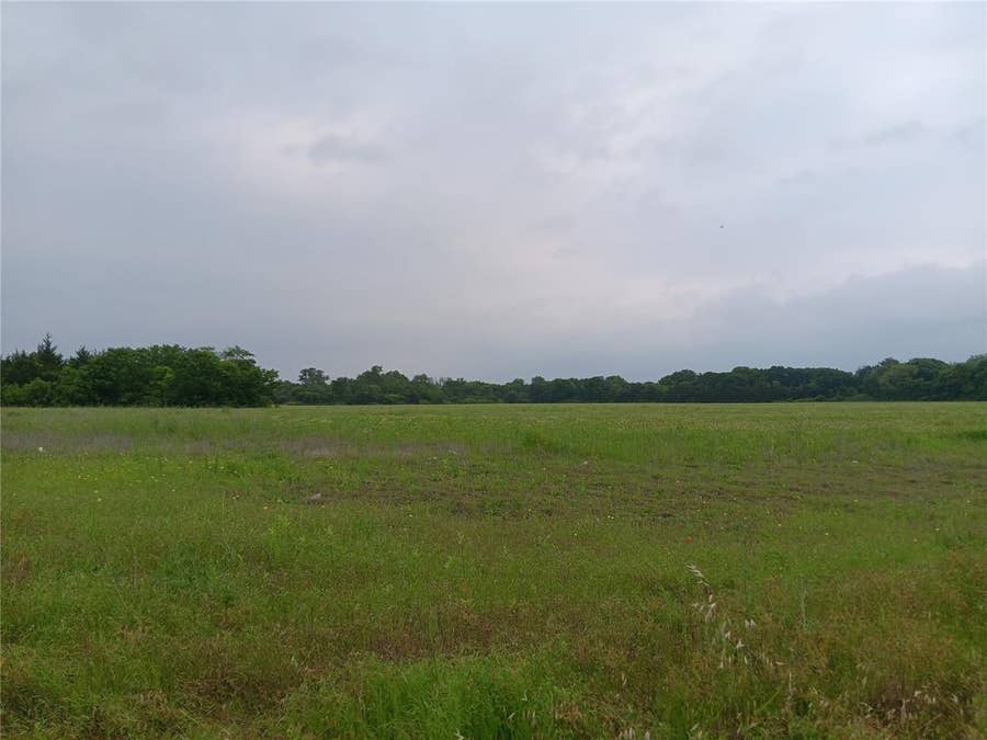 Property photo for 1400 W Wintergreen Road, Lancaster, TX