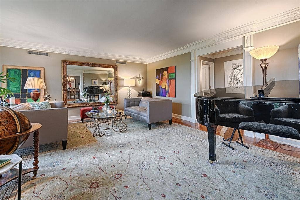 3525 Turtle Creek Boulevard, #4E, Dallas, TX 75219 Living area with ornamental molding and baseboards