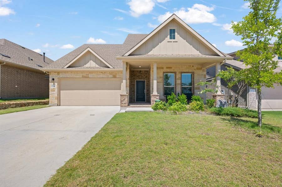 Property photo for 5709 Round Hill Road, Denton, TX