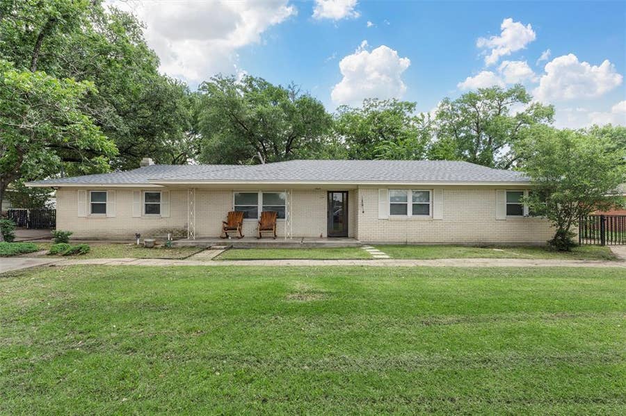 Property photo for 631 N Robinson Drive, Robinson, TX