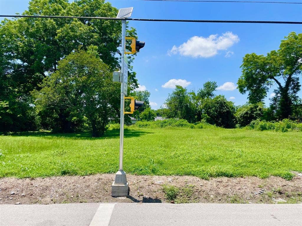 806 S Medora Street, Terrell, TX 75160 806 S Medora Street, Terrell, TX 75160