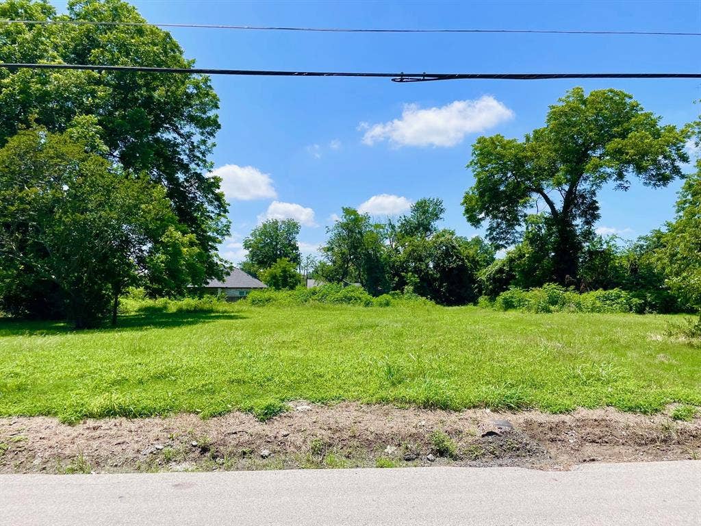 806 S Medora Street, Terrell, TX 75160 806 S Medora Street, Terrell, TX 75160