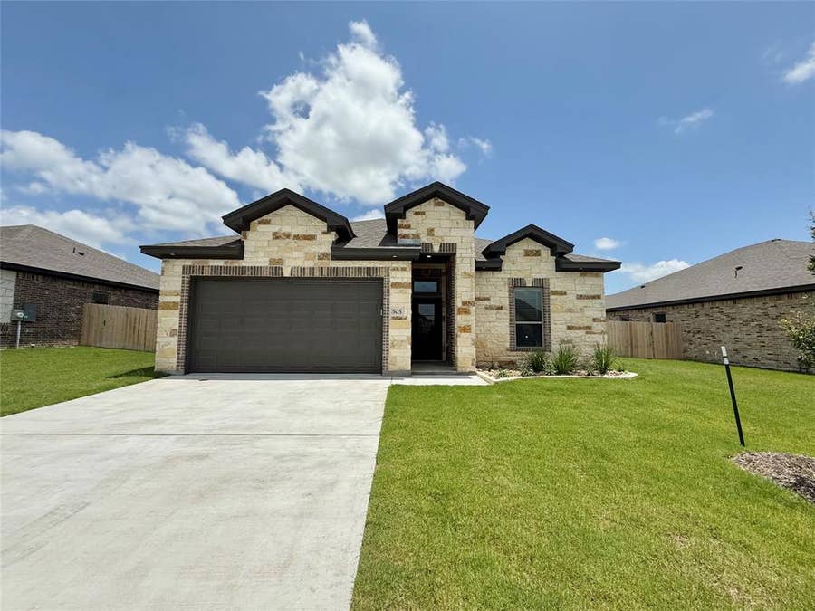 Property photo for 505 Magnolia Drive, Troy, TX