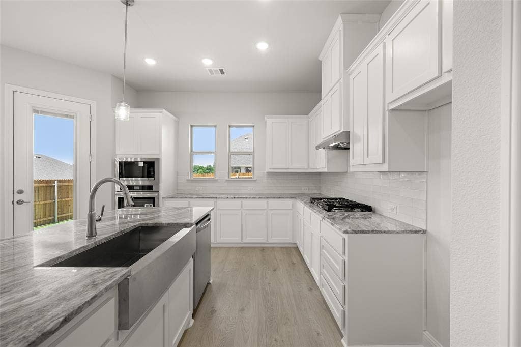 413 Wabash Drive, Waxahachie, TX 75167 Kitchen featuring stainless steel appliances, backsplash, white cabinetry, and recessed lighting