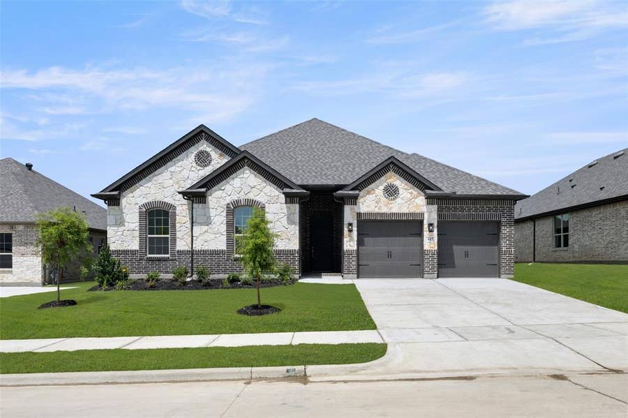 Property photo for 417 Wabash Drive, Waxahachie, TX