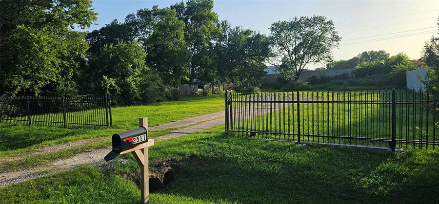 Property photo for 2511 Lora Lane, Balch Springs, TX