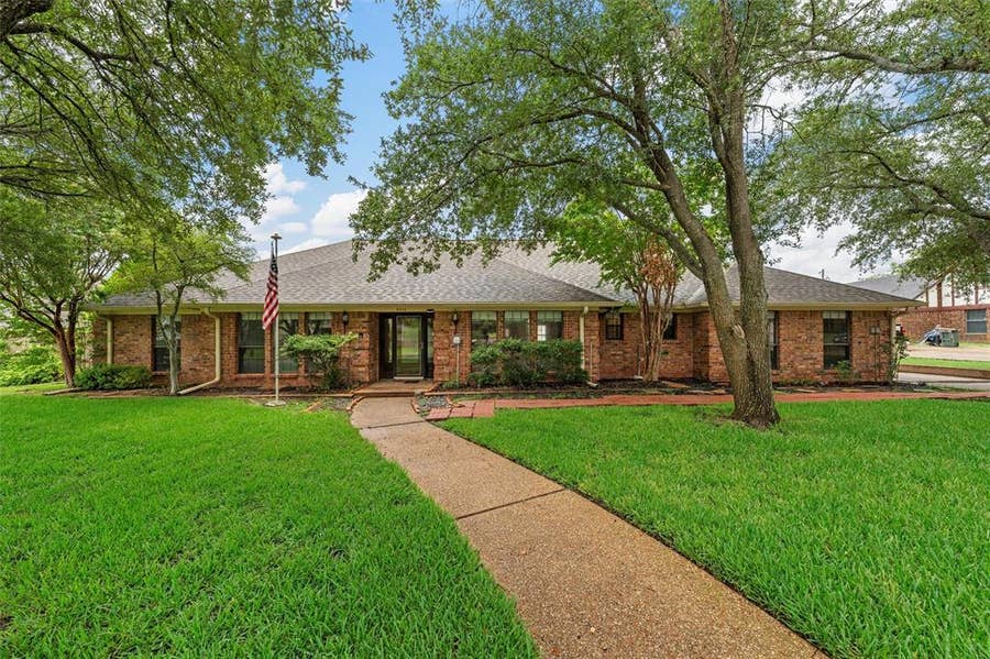 Property photo for 8216 Teakwood Drive, Woodway, TX