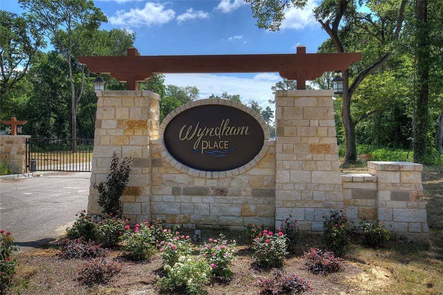 Property photo for 20609 Wycliff Drive, Chandler, TX