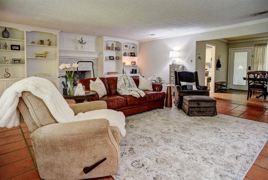 4703 Laguna Lane, Austin, TX 78746 4703 Laguna Lane, Austin, TX 78746
