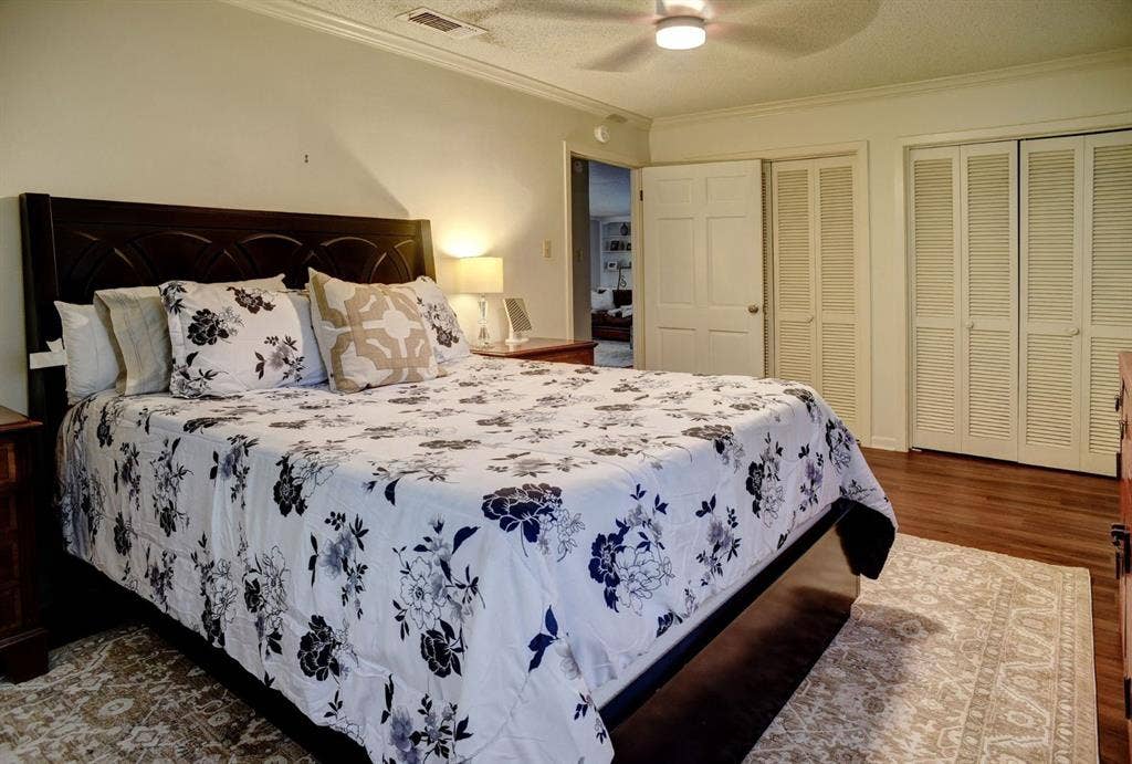 4703 Laguna Lane, Austin, TX 78746 4703 Laguna Lane, Austin, TX 78746