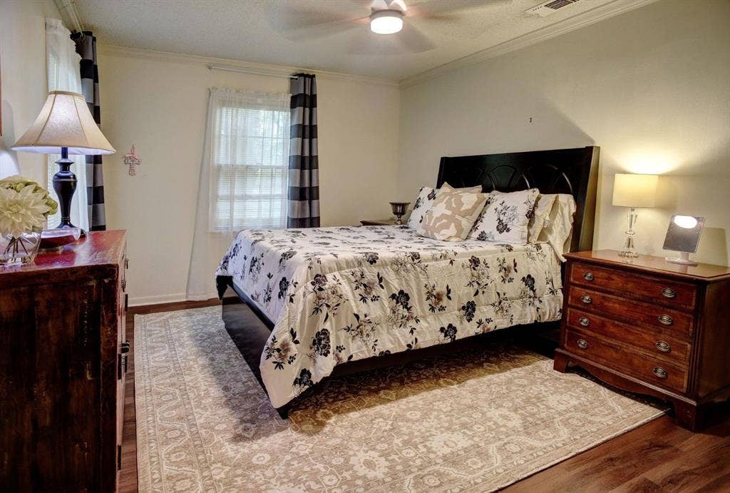 4703 Laguna Lane, Austin, TX 78746 4703 Laguna Lane, Austin, TX 78746
