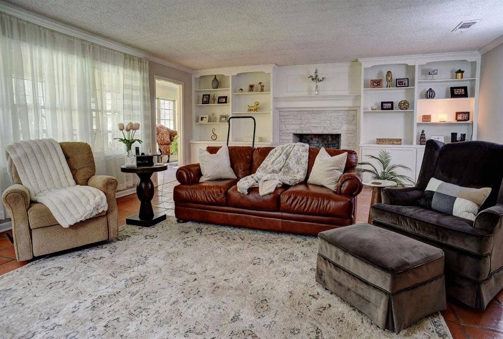 4703 Laguna Lane, Austin, TX 78746 4703 Laguna Lane, Austin, TX 78746