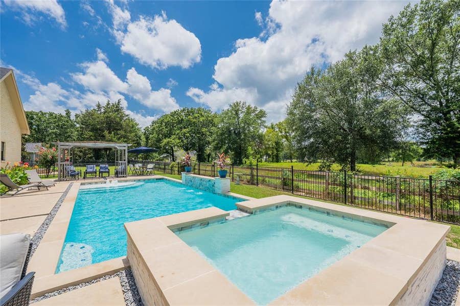Property photo for 310 Splitrail Drive, Mabank, TX