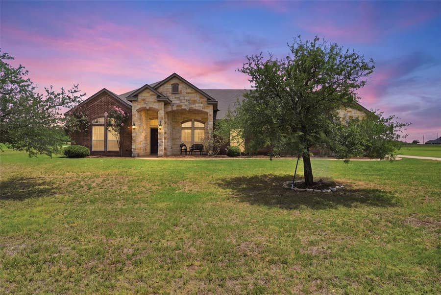 Property photo for 845 W County Line Road E, West, TX