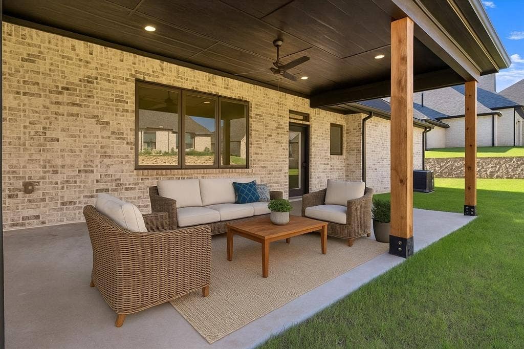 1001 Mallard Drive, Lindale, TX 75771 1001 Mallard Drive, Lindale, TX 75771