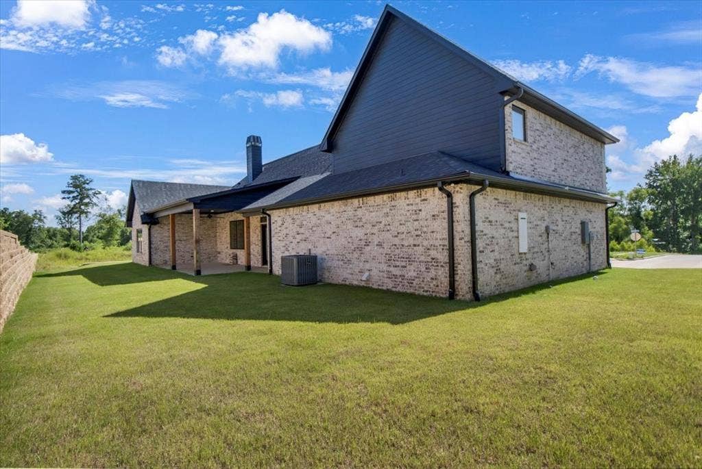 1001 Mallard Drive, Lindale, TX 75771 1001 Mallard Drive, Lindale, TX 75771
