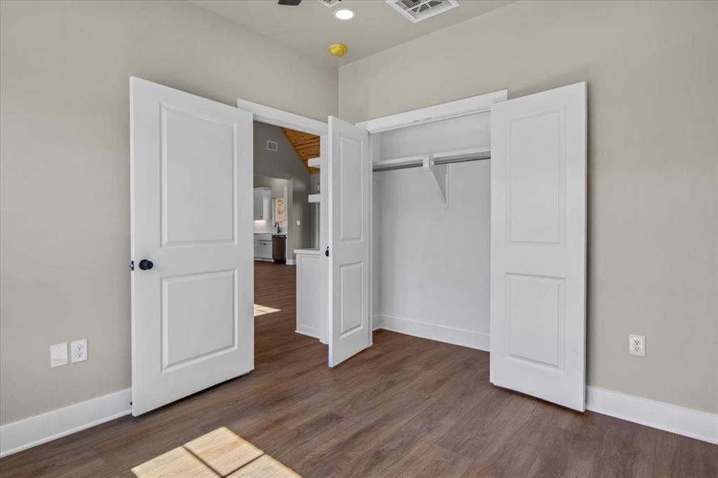 1001 Mallard Drive, Lindale, TX 75771 1001 Mallard Drive, Lindale, TX 75771