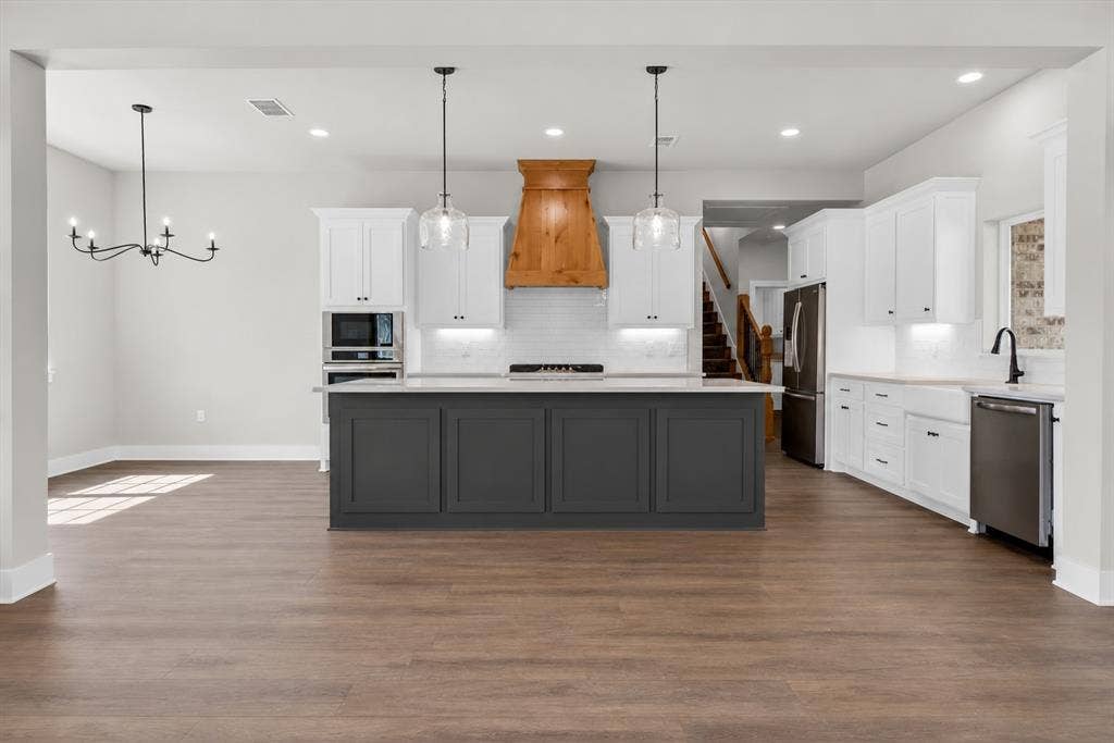 1001 Mallard Drive, Lindale, TX 75771 1001 Mallard Drive, Lindale, TX 75771