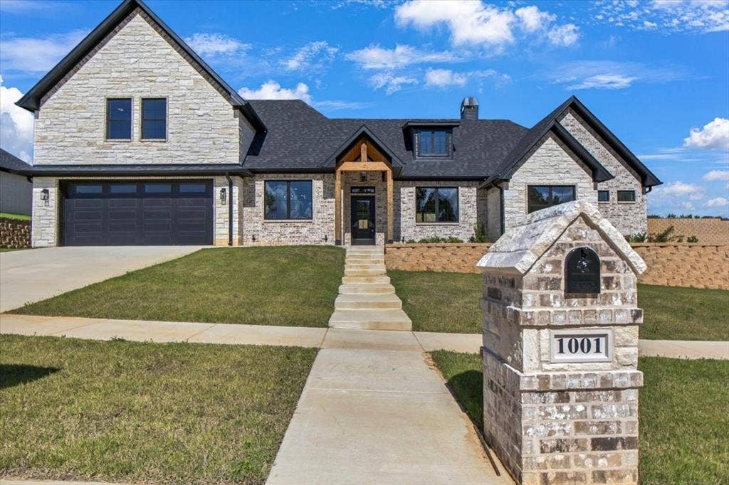 1001 Mallard Drive, Lindale, TX 75771 1001 Mallard Drive, Lindale, TX 75771