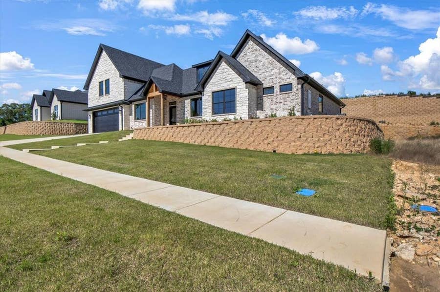 Property photo for 1001 Mallard Drive, Lindale, TX