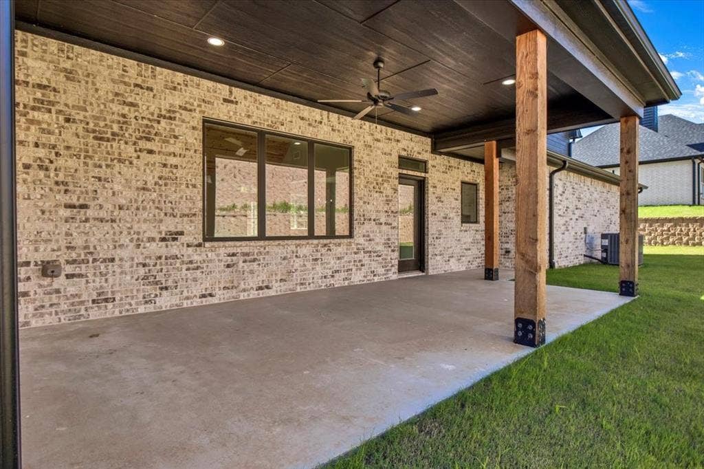1001 Mallard Drive, Lindale, TX 75771 1001 Mallard Drive, Lindale, TX 75771