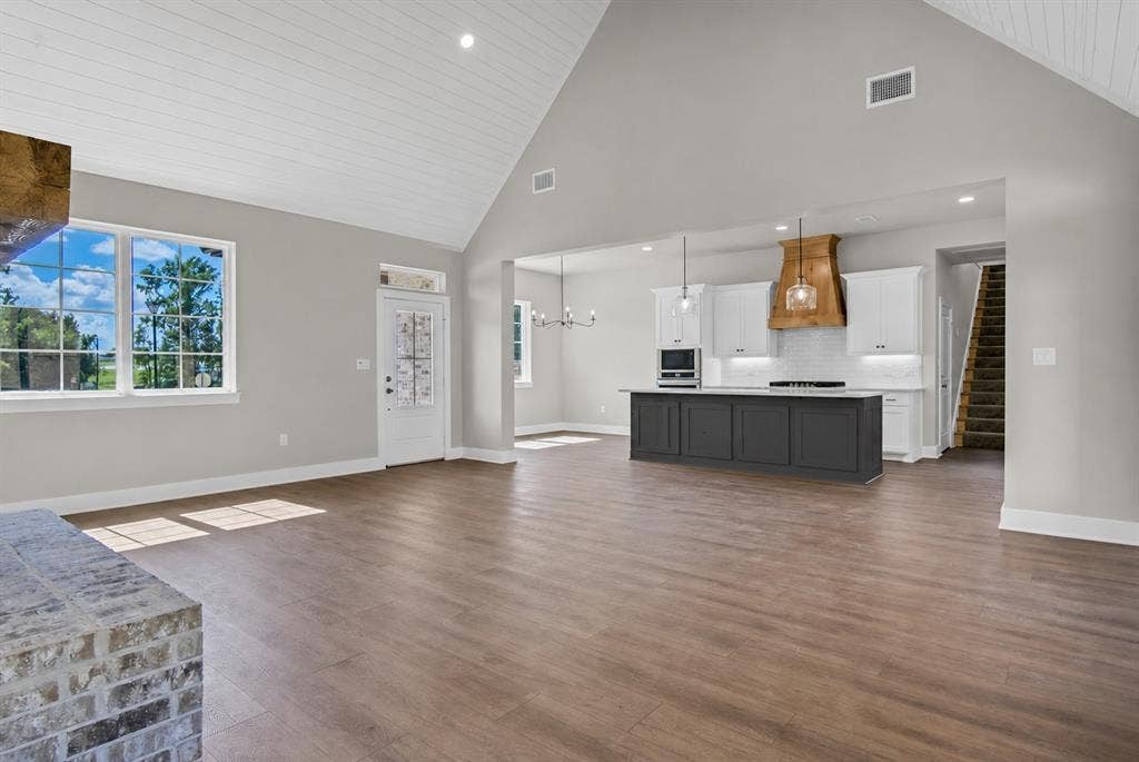 1001 Mallard Drive, Lindale, TX 75771 1001 Mallard Drive, Lindale, TX 75771