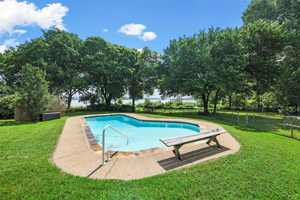 2565 Castle Circle, Fort Worth, TX 76108