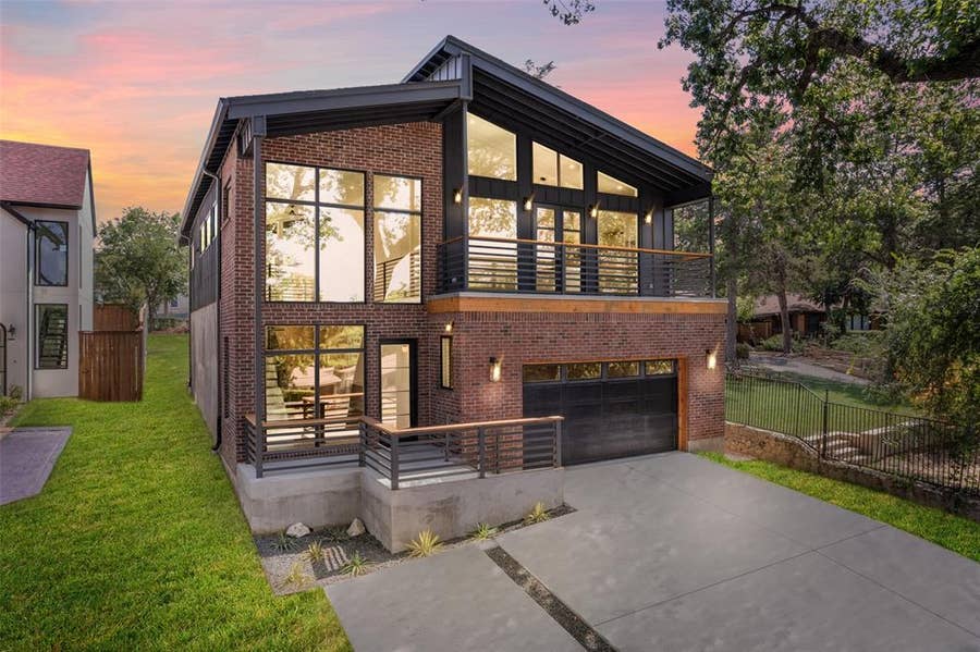 Property photo for 3110 W Jefferson Boulevard, Dallas, TX