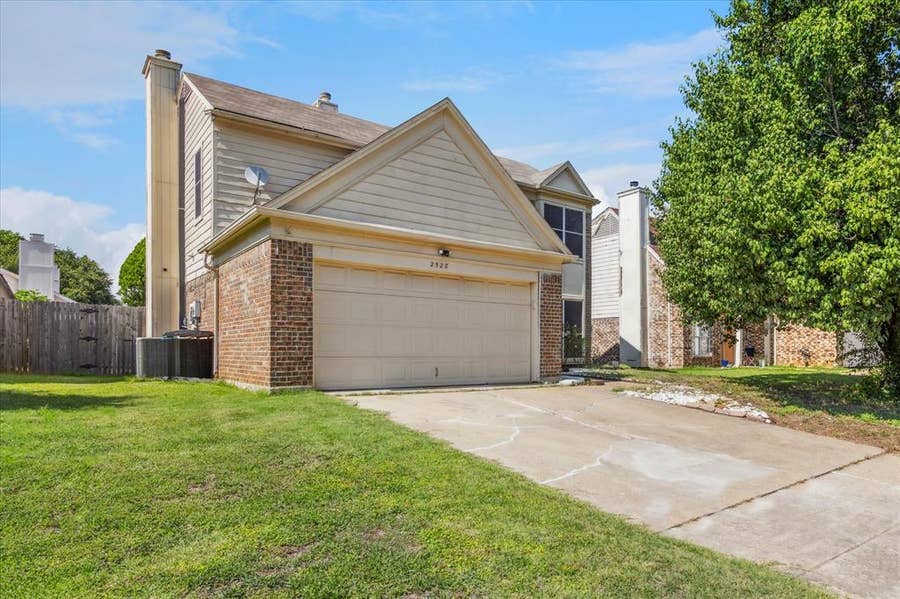 Property photo for 2528 Creekwood Lane, Fort Worth, TX