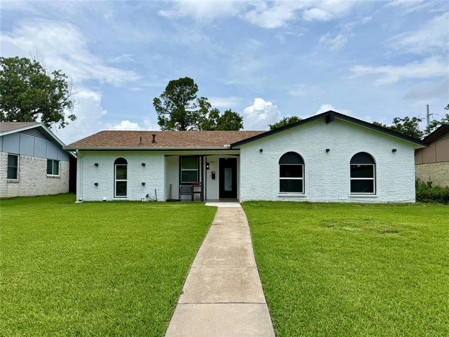 Property photo for 809 longbeach Drive, Garland, TX