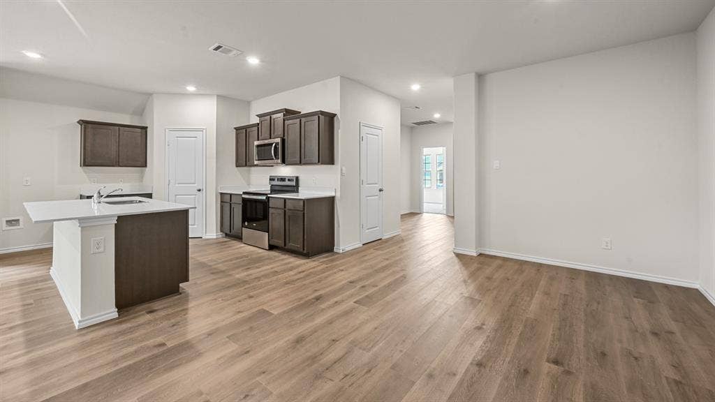 6088 Freedom Drive, Lindale, TX 75771 6088 Freedom Drive, Lindale, TX 75771