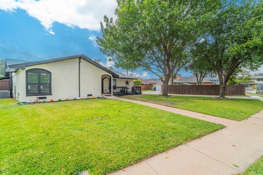 Property photo for 3901 Greensboro Circle, Garland, TX